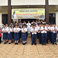 Kegiatan Prosesi Pradaksina & Pemandian Rupang Buddha Dalam Rangka Hari Tri Suci Waisak 2568 BE | SMP METTA MAITREYA